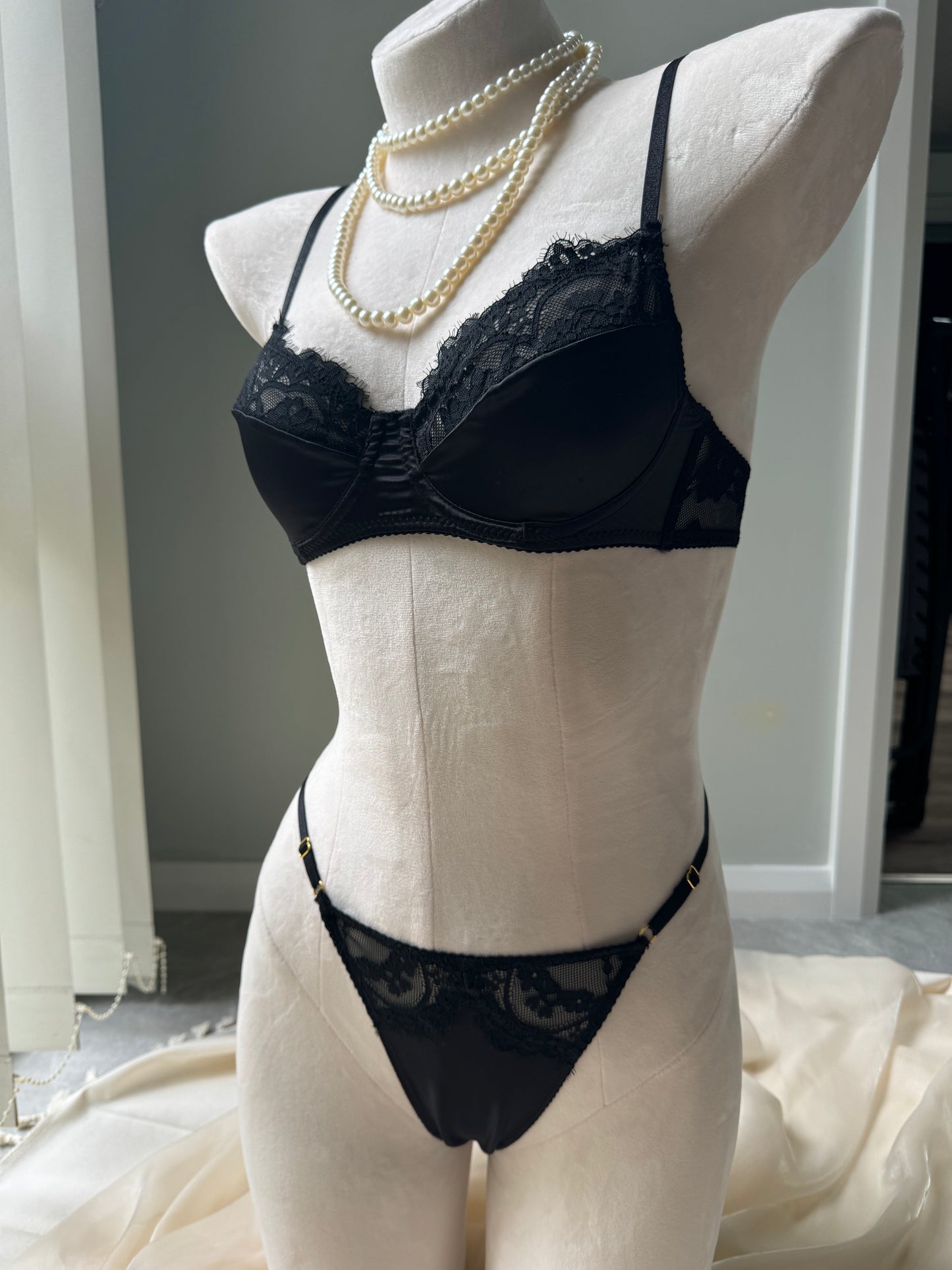Black Pearl Lace Bra Set